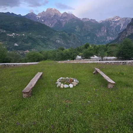 Camping Thethi 360 Grade - & *